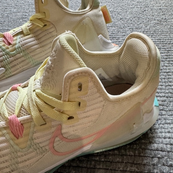 Nike Lebron Witness 6 Coconut Milk Size 9.5 Lady Basketball Running … - Picture 10 of 16